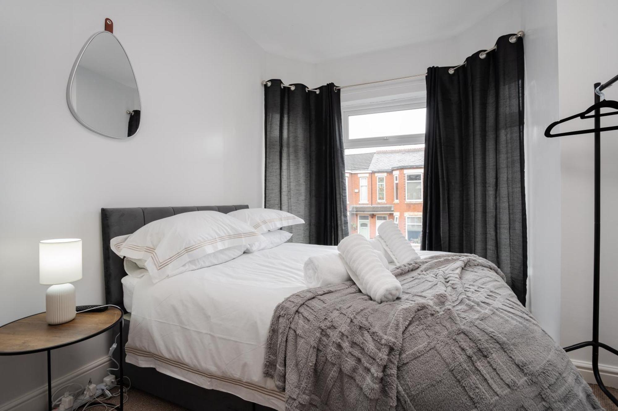 Modern & Spacious - Pool Table - Free Parking - Sleeps 10 Манчестер Екстер'єр фото