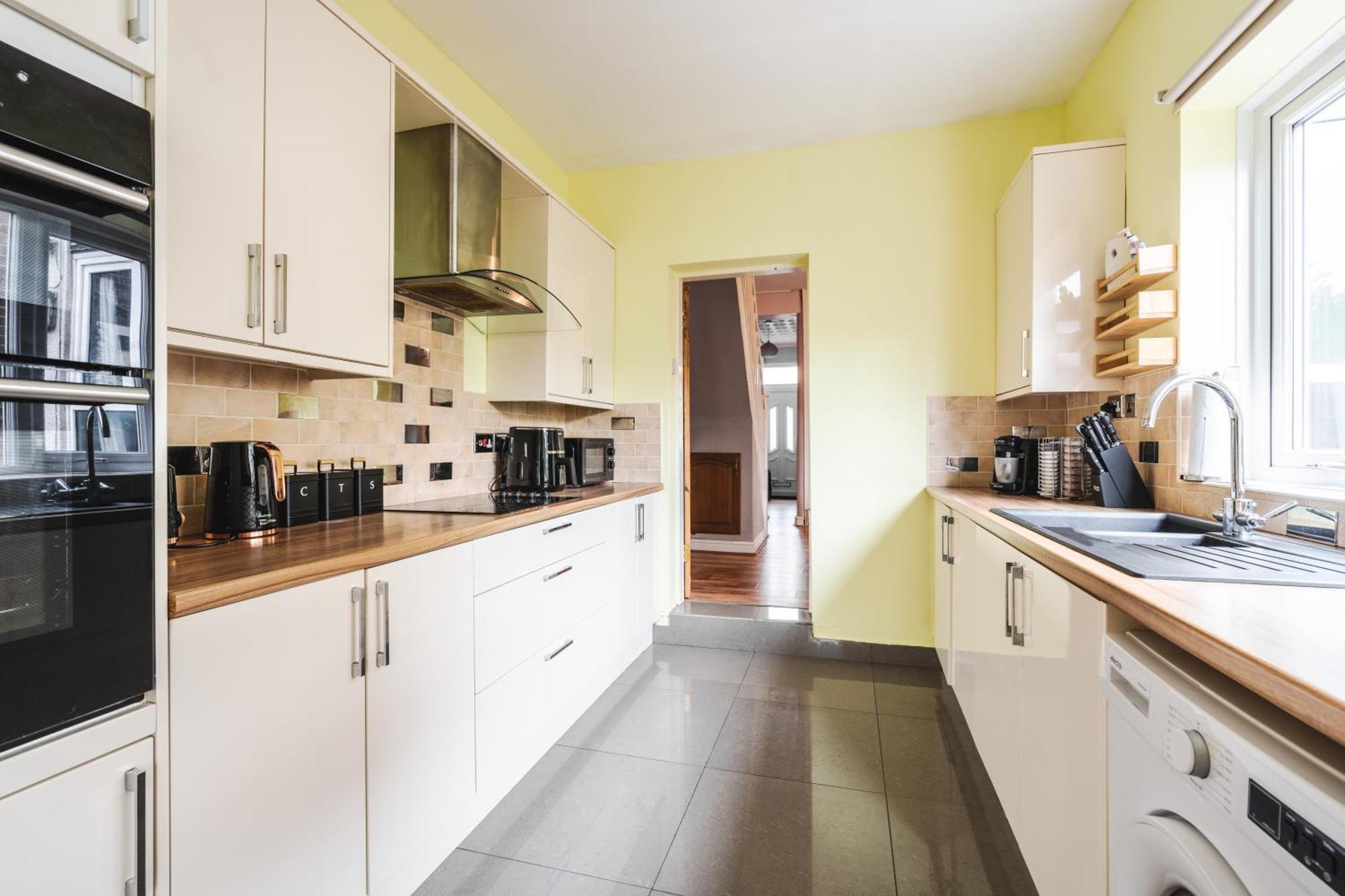 Modern & Spacious - Pool Table - Free Parking - Sleeps 10 Манчестер Екстер'єр фото